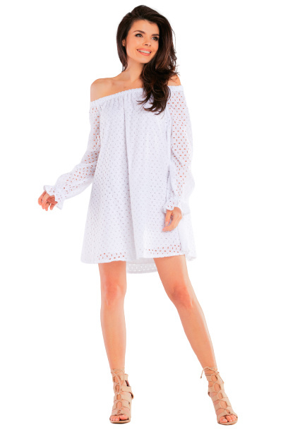 Sukienka Mini - Ażurowa Z Odsłoniętymi Ramionami - biała